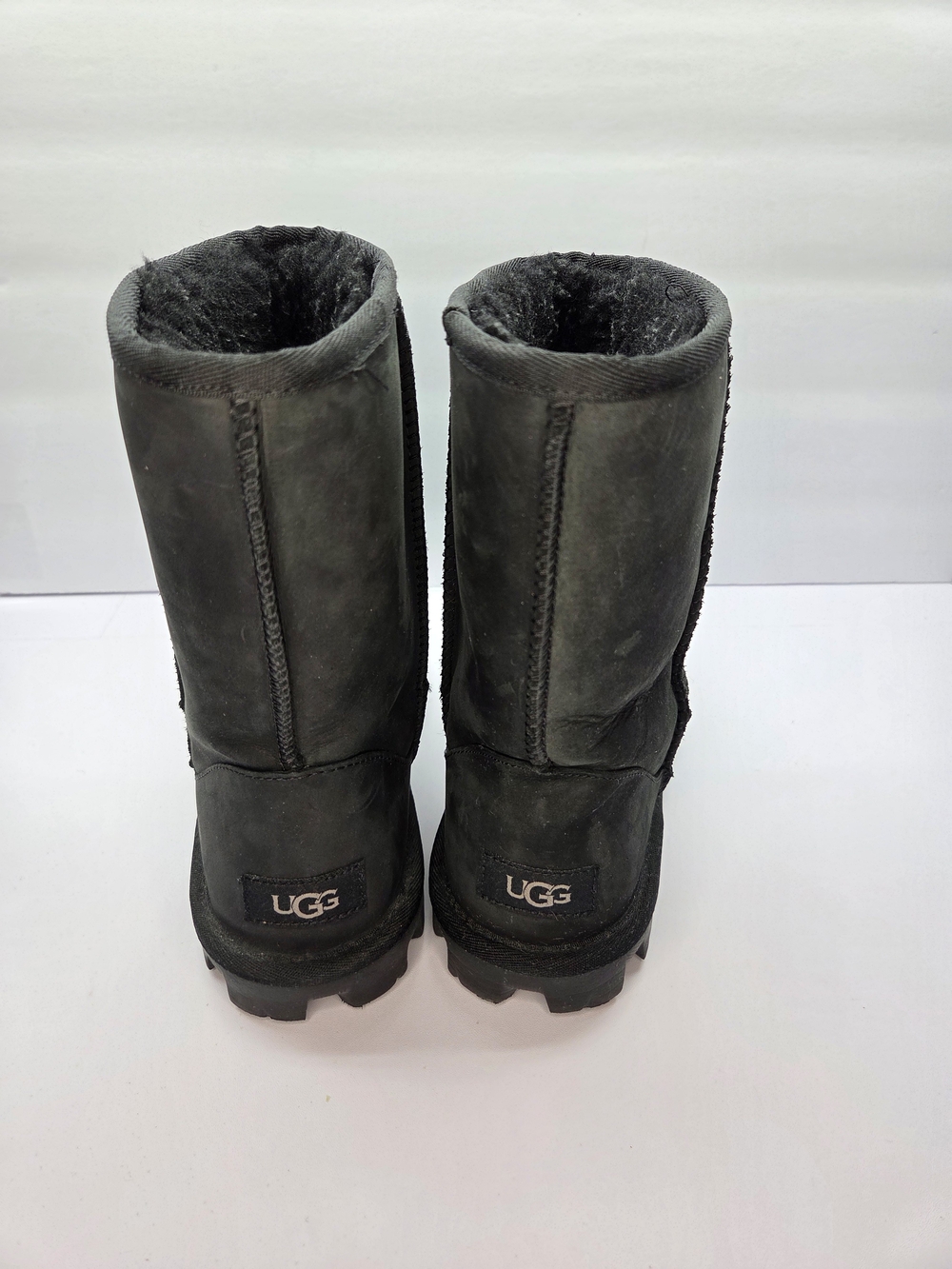 UGG Classic Short Weather Boots Women’s Size 7 Black Lug Sole 1111513